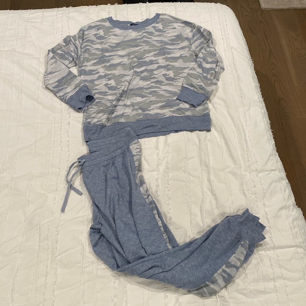 White camo sleep set